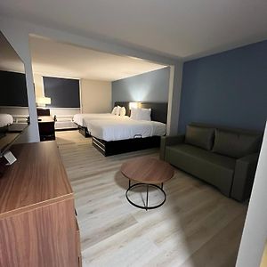 Studio Suite Two Queen Beds Non-Smoking